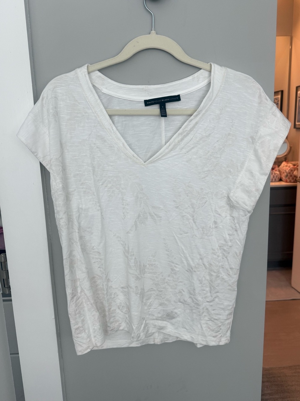 White House Black Market White V-Neck Short Sleeve Tee